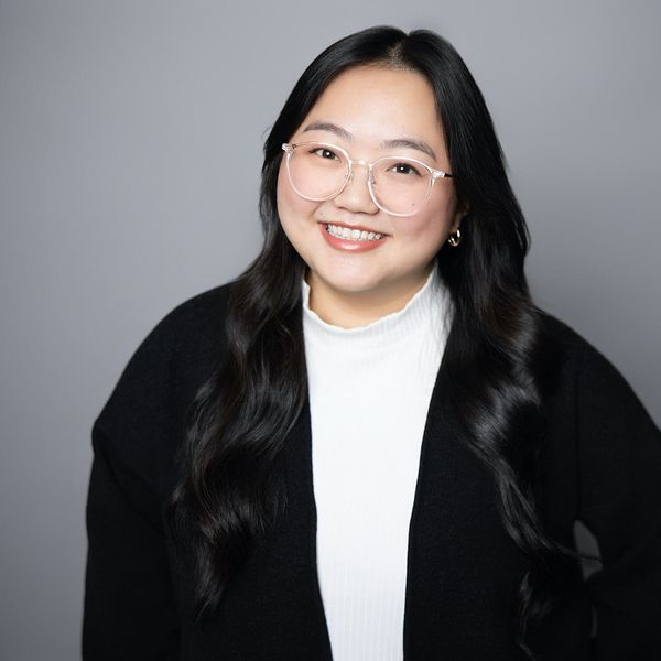 Jewel Lo